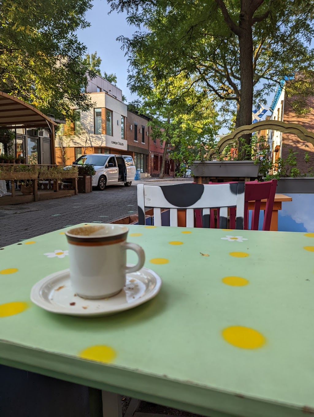 Café Reine Garçon | 611 Av. Duluth E, Montréal, QC H2L 1A9, Canada | Phone: (438) 380-6339