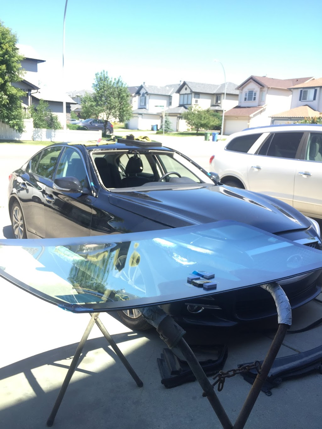 Aztec Autoglass LTD | 515 Thorndale Rd NW, Calgary, AB T2K 3C8, Canada | Phone: (587) 896-7636