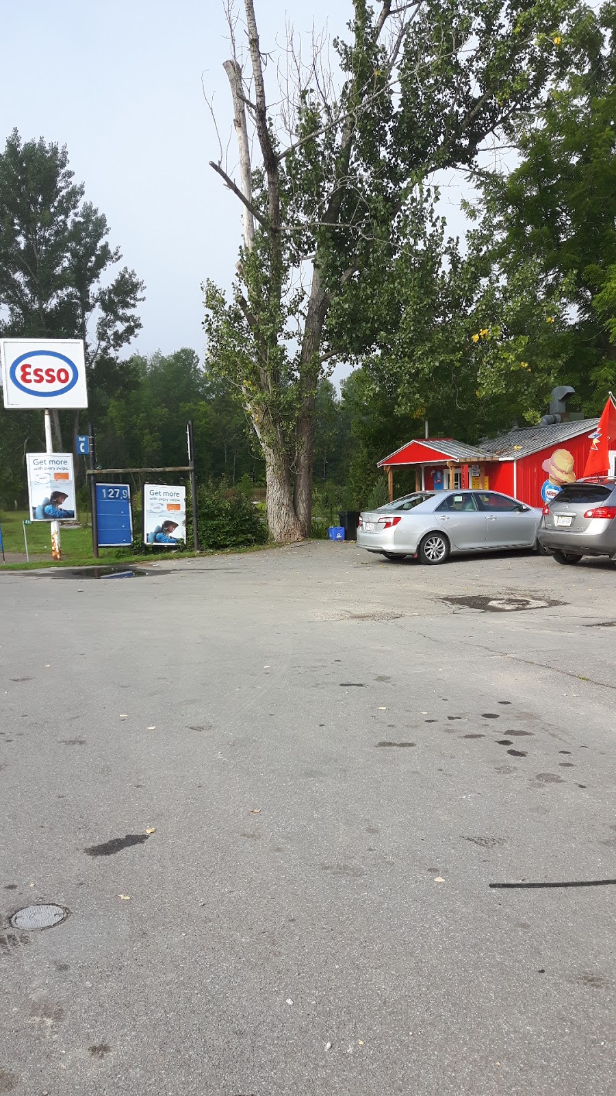 Esso | 462 Chenaux Rd, Foresters Falls, ON K0J 1V0, Canada | Phone: (613) 432-9053