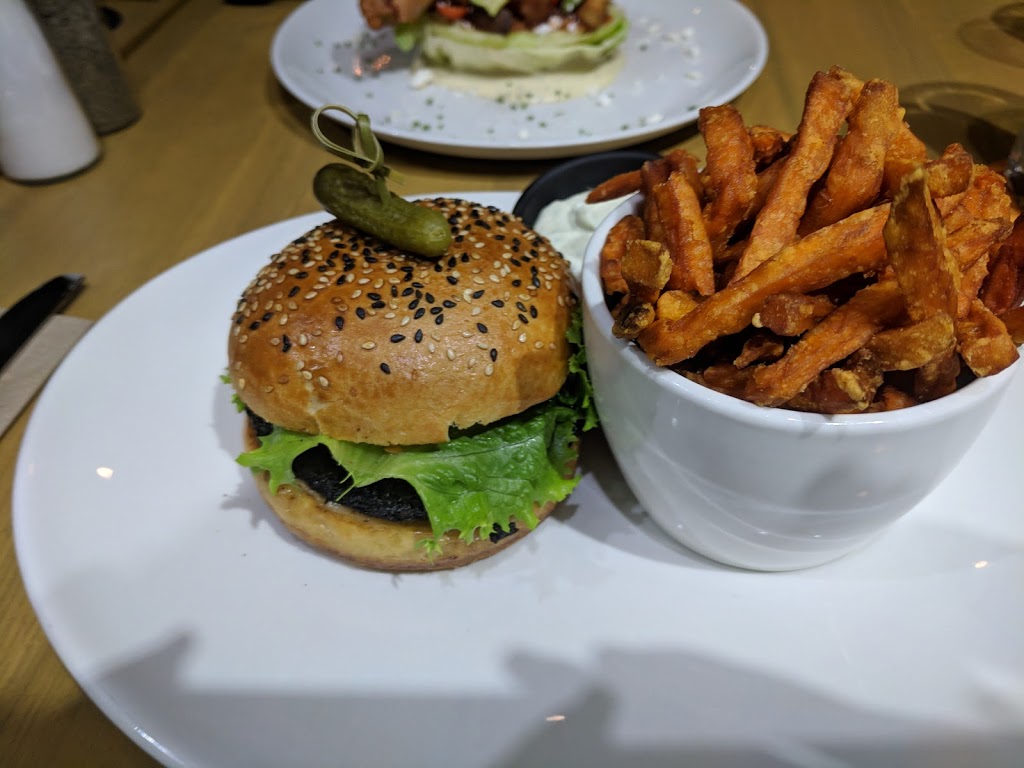 Moxies Grill & Bar | 560 Centennial Pkwy N, Hamilton, ON L8E 0G2, Canada | Phone: (289) 389-7224