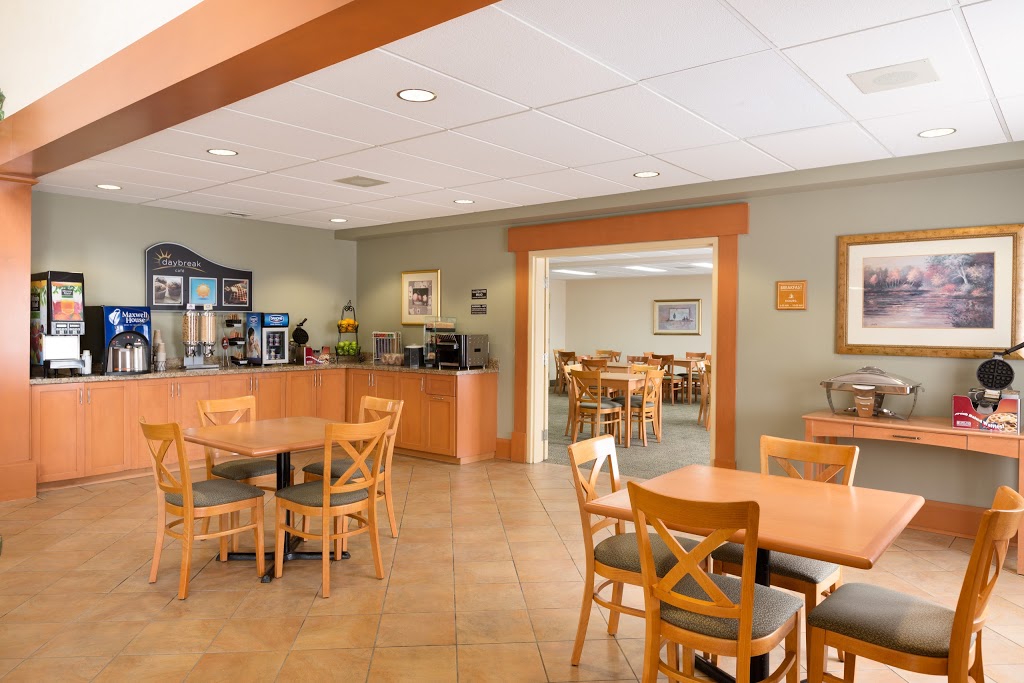 Days Inn by Wyndham Orillia | 5850 Rama Rd, Orillia, ON L3V 0S3, Canada | Phone: (705) 326-8288