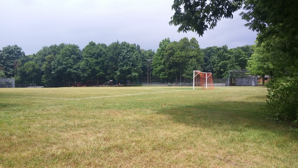 Beaconsfield Heights Park | Beaconsfield, QC H9W, Canada | Phone: (514) 428-4400