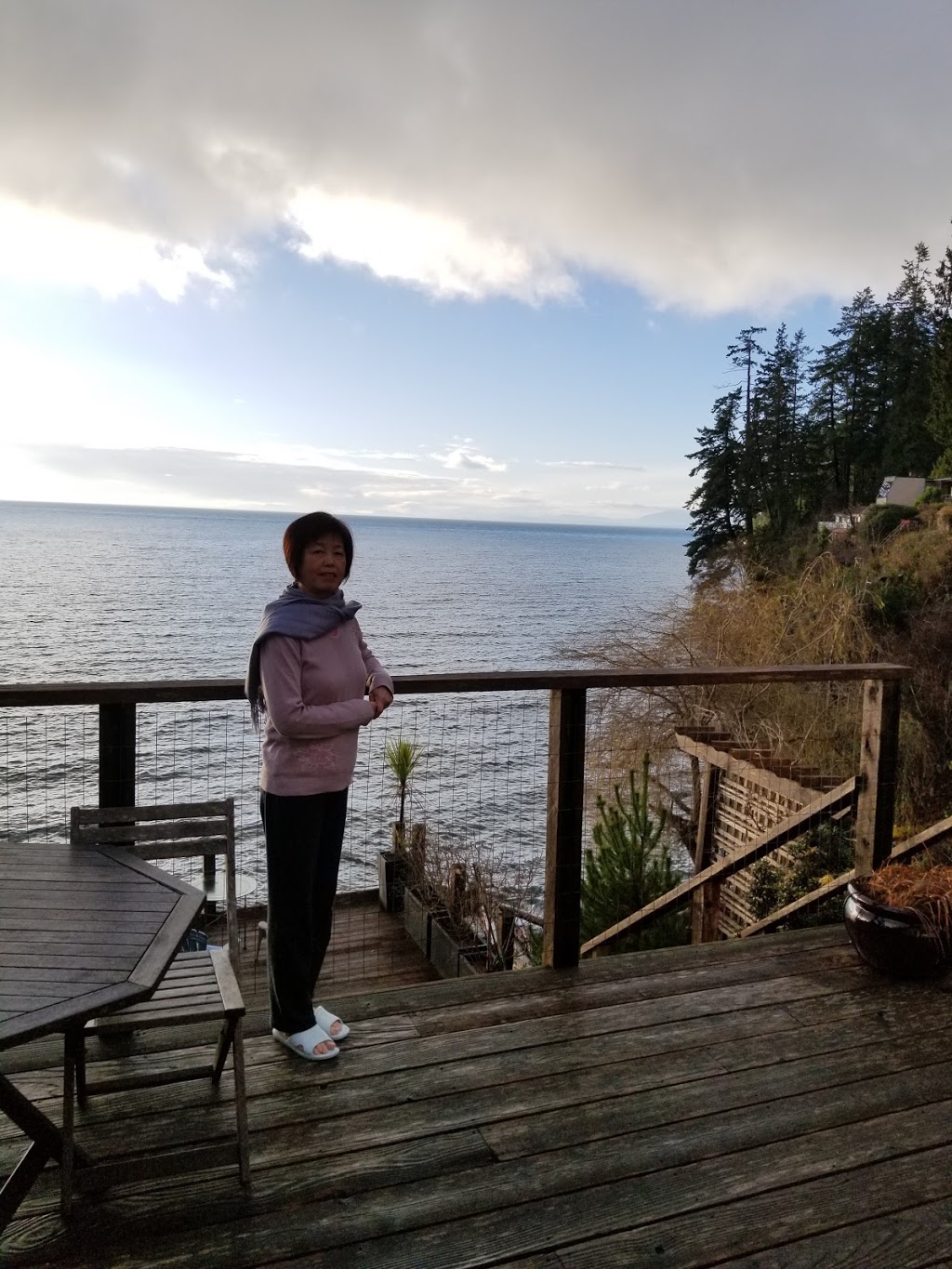 Gibsons Oceanfront Getaway | 749 Franklin Rd, Gibsons, BC V0N 1V8, Canada