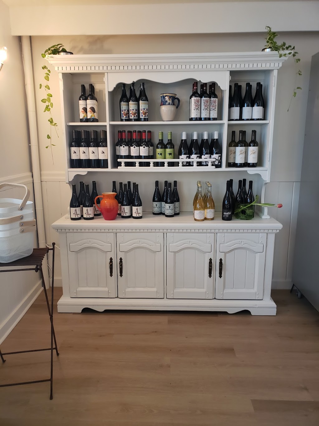 Sunnyside Provisions | 287 Roncesvalles Ave, Toronto, ON M6R 2M3, Canada | Phone: (416) 546-6736