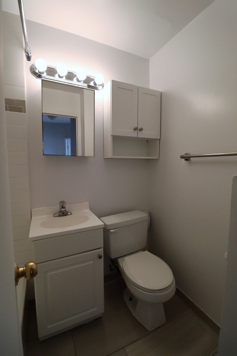 Skyview Royal Heights Apartments | 8 Hill Heights Rd, Etobicoke, ON M8Y 1Z1, Canada | Phone: (416) 239-7185