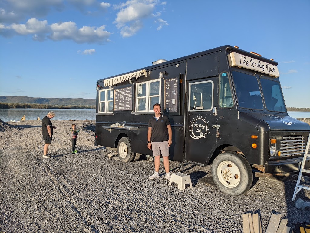 The Rocking Dock | 213 Vances Side Rd, Dunrobin, ON K0A 1T0, Canada | Phone: (613) 832-1414
