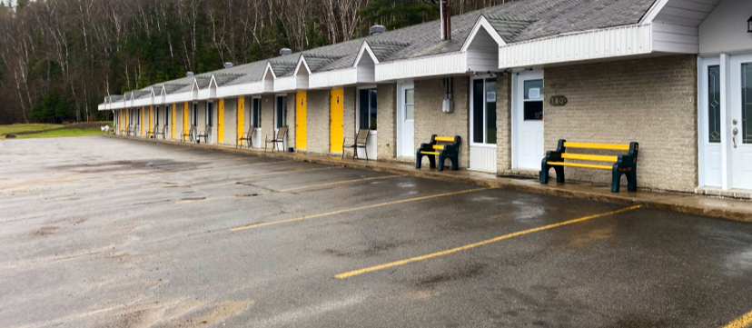 Motel St-Michel situé St-Michel-des-Saints | 180 Chem. du Mont-Trinité, Saint-Michel-des-Saints, QC J0K 3B0, Canada | Phone: (450) 760-7261