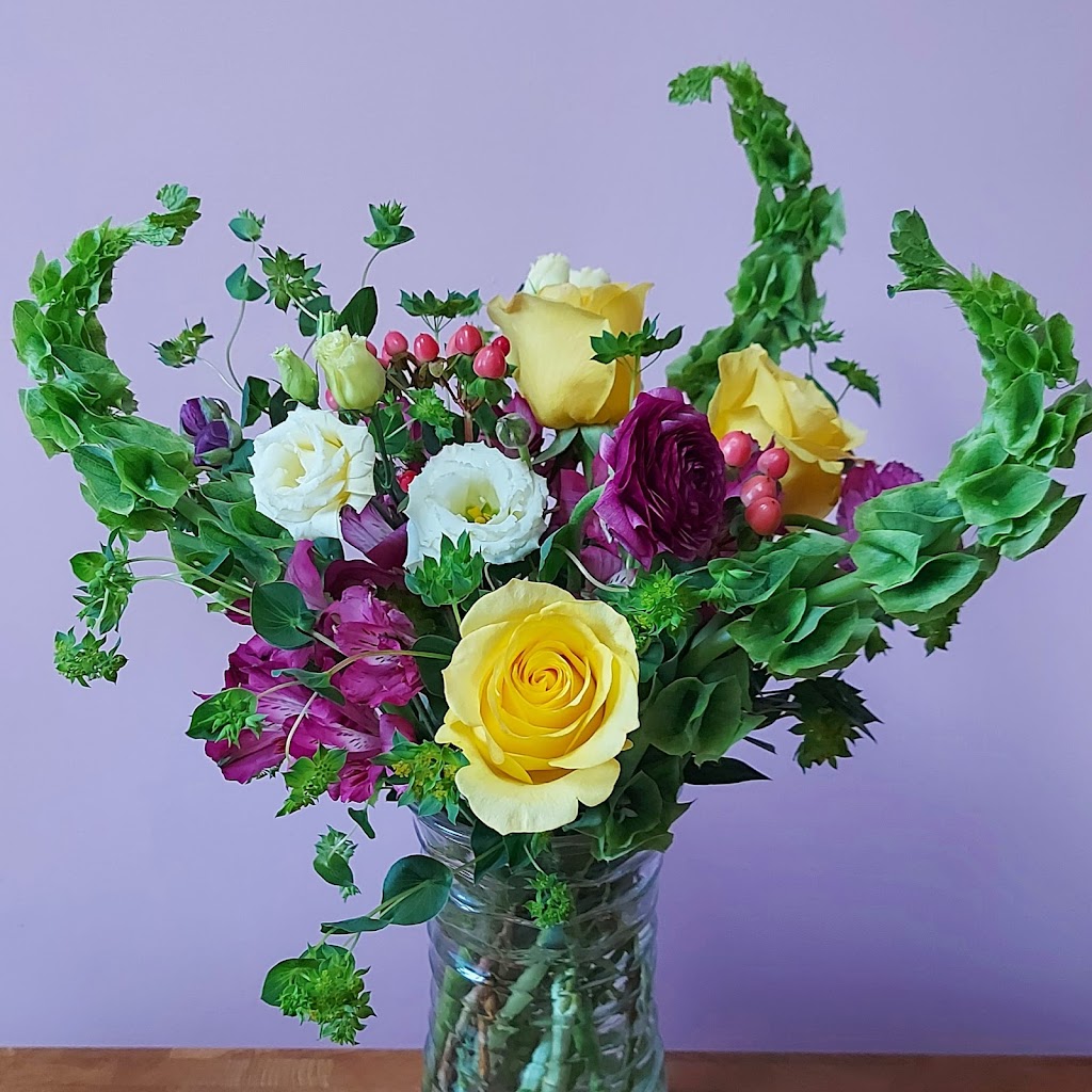 Fox Floral Creations | 119 Arthur St, Carleton Place, ON K7C 1C2, Canada | Phone: (613) 250-2643