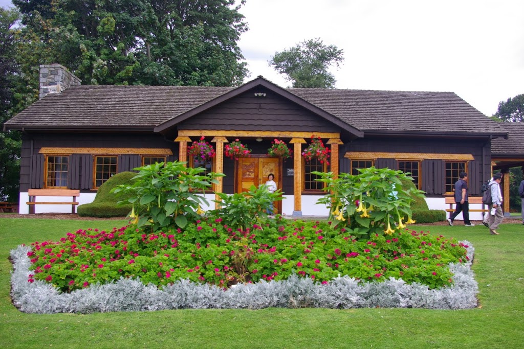 Peace Arch Provincial Park | Arch Border, BC-99, Surrey, BC V3S, Canada