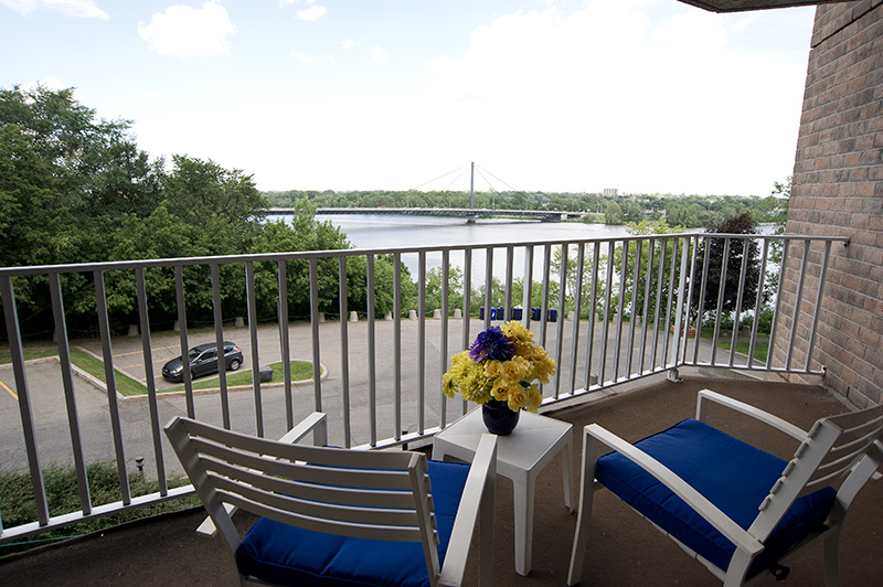 Résidence Le Duvernay | 1850 Boulevard Lévesque E, Laval, QC H7G 4X4, Canada | Phone: (450) 668-5186