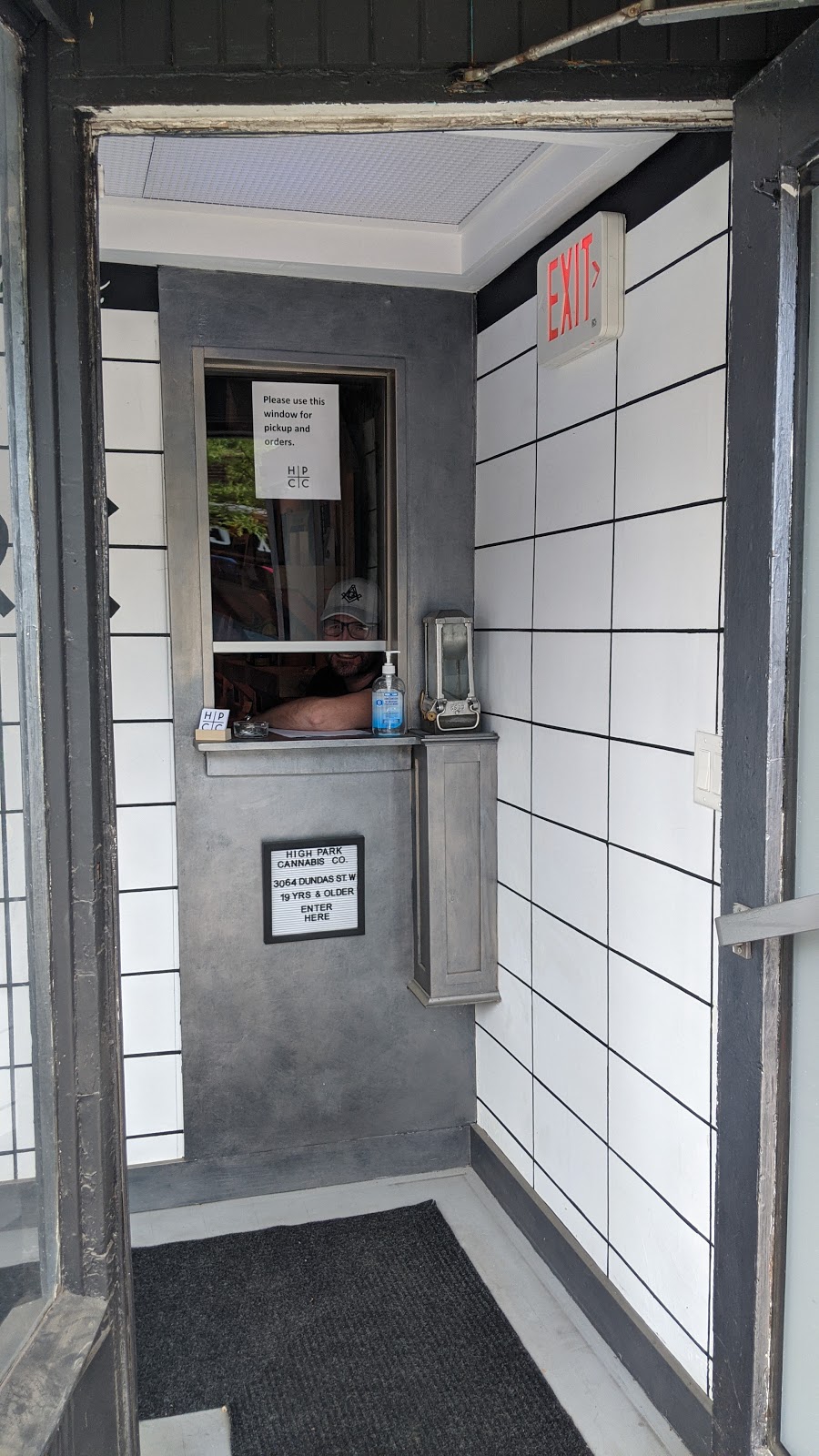 High Park Cannabis Co. | 3064 Dundas St W, Toronto, ON M6P 1Z7, Canada | Phone: (416) 604-3673