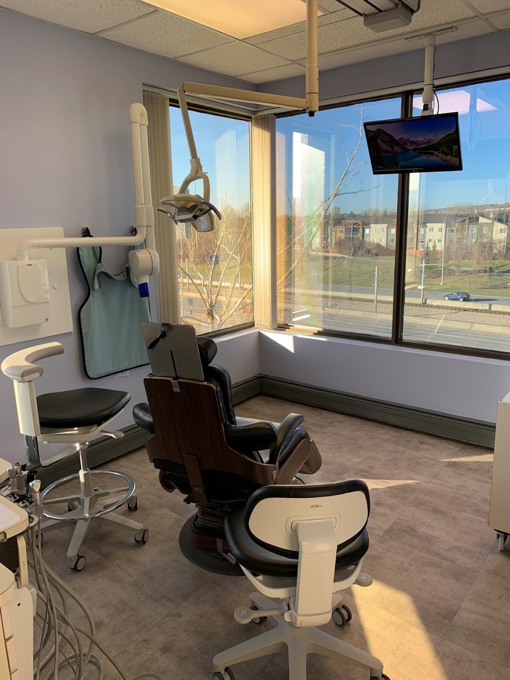 Luna Dental | 4600 Crowchild Trail NW, Calgary, AB T3A 2L6, Canada | Phone: (403) 286-2525