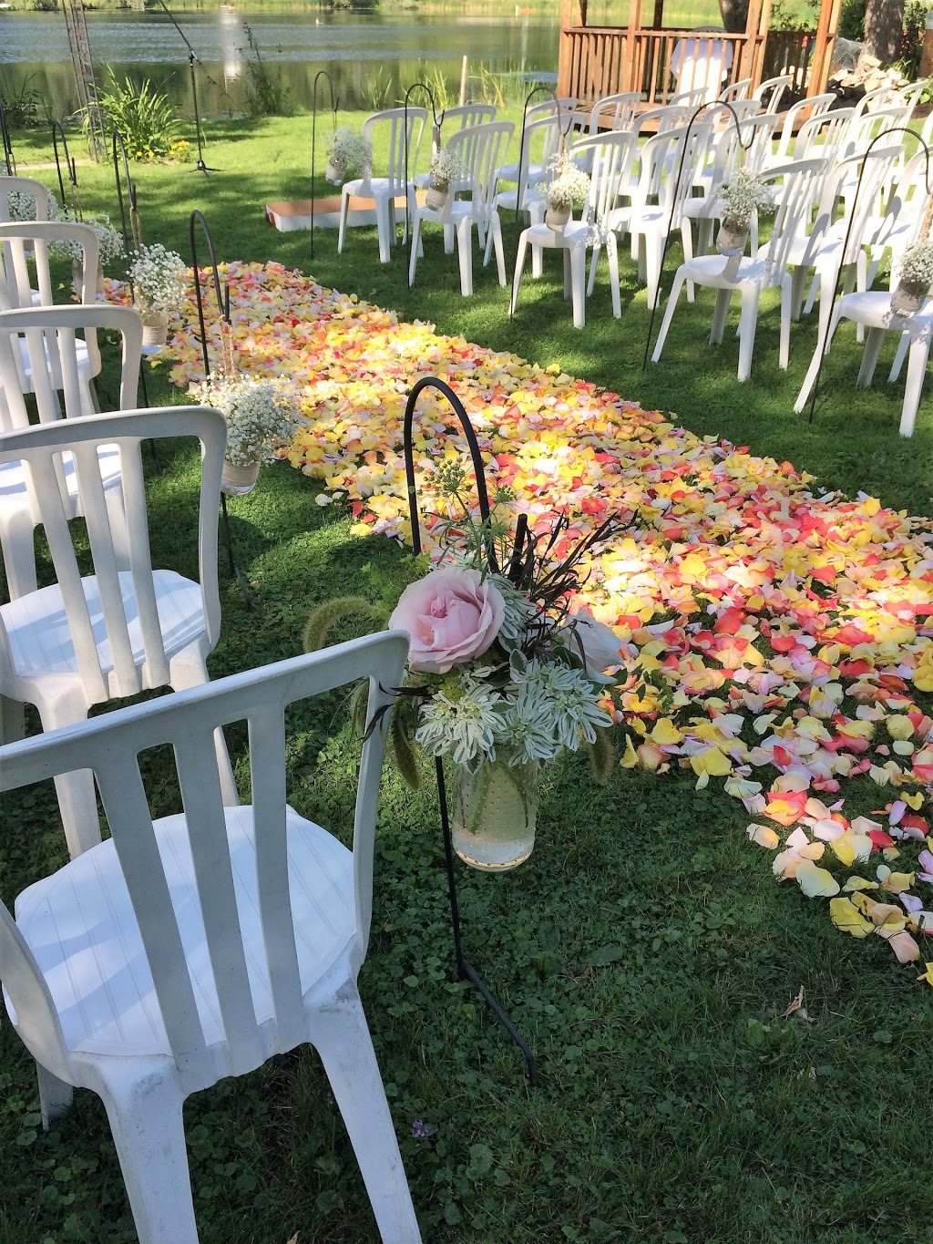Hidden Garden Floral Designs | 7 Drummond St, Newboro, ON K0G 1P0, Canada | Phone: (613) 272-0358