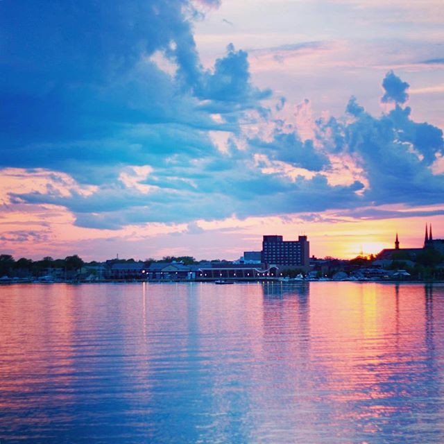 Sol Paddle Tavern | 2 Pownal St, Charlottetown, PE C1A 3V6, Canada | Phone: (902) 330-3903