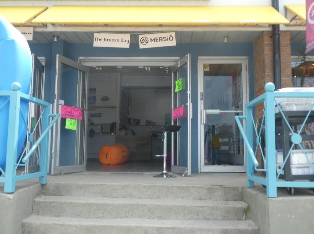The Breeze Bag | 93 Beach Dr, Wasaga Beach, ON L9Z 2K2, Canada | Phone: (905) 327-9955