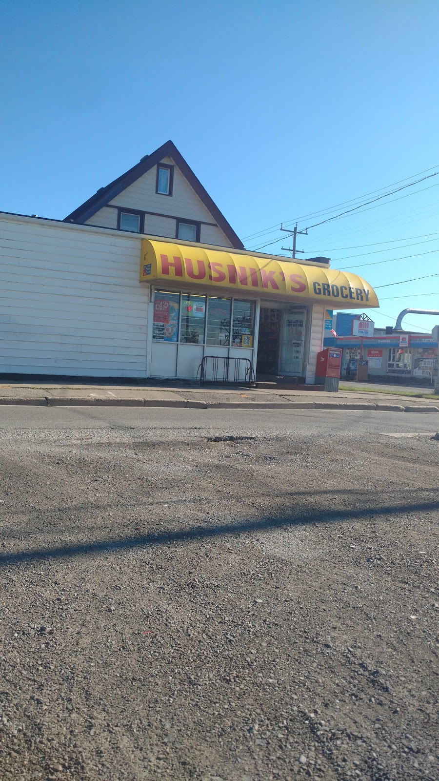 Husniks Grocery Store | 178 Fraser St, Port Colborne, ON L3K 1E6, Canada | Phone: (905) 834-7774