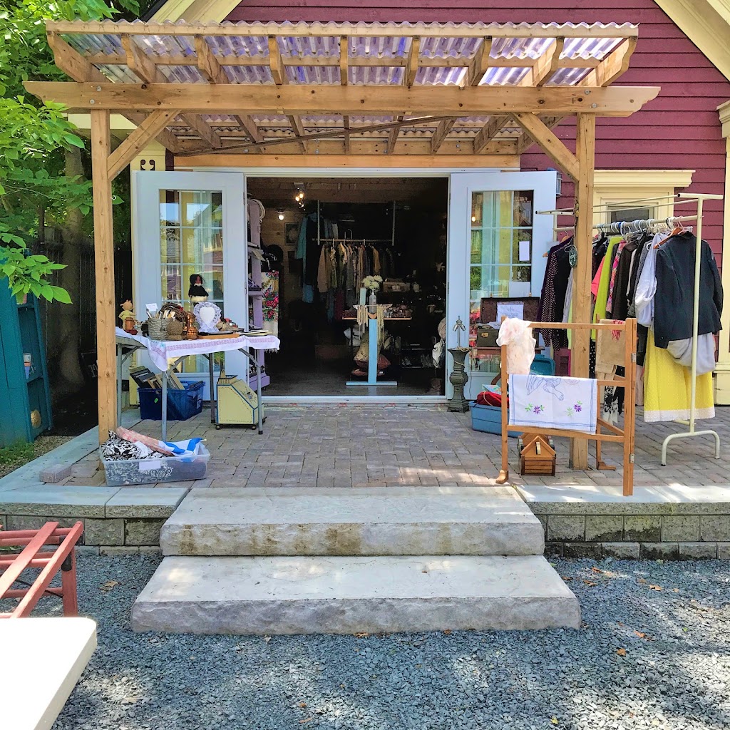 The Hanger and Clasp Vintage | 596 Main St, Mahone Bay, NS B0J 2E0, Canada | Phone: (902) 523-3179