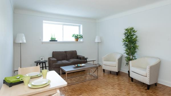 621 Cummings Avenue Apartments | 621 Cummings Ave, Ottawa, ON K1K 2K6, Canada | Phone: (833) 462-4893