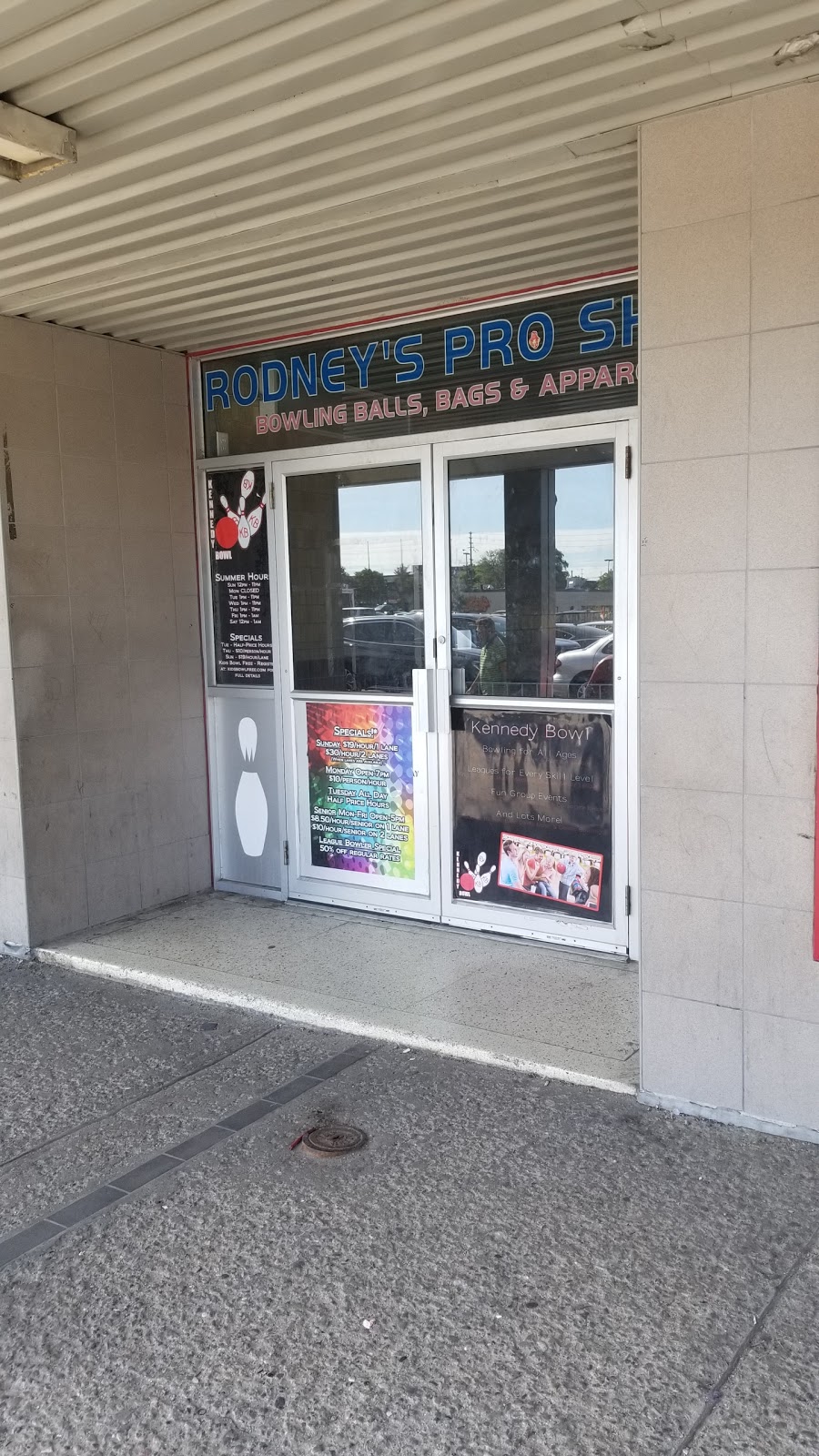 Rodneys Pro Shop | 2300 Lawrence Ave E, Scarborough, ON M1P 2R2, Canada | Phone: (416) 757-7016