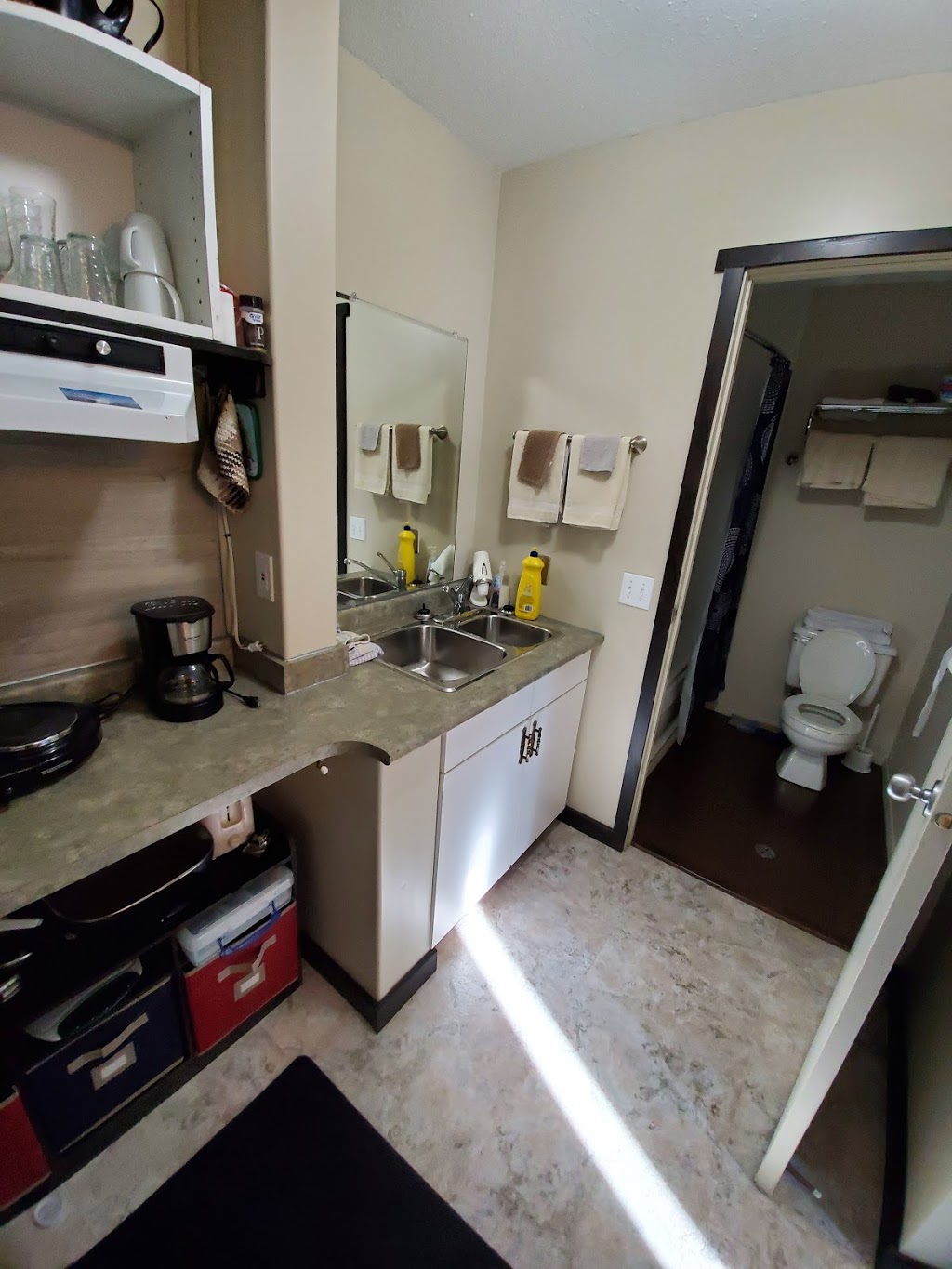 Lakeview Lodge Motel | 447 Saskatchewan St, Elbow, SK S0H 1J0, Canada | Phone: (306) 854-4444
