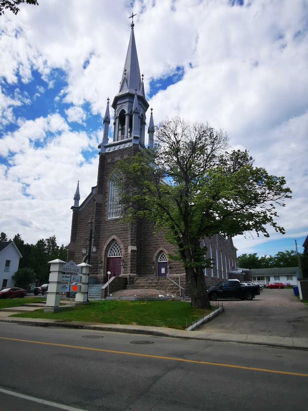 Notre-Dame Presbytery | 475 Bd Saint-Joseph, Roberval, QC G8H 2K5, Canada | Phone: (418) 275-0215