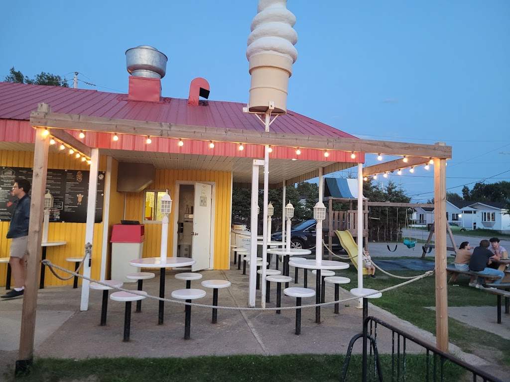 Cantine La Bonne Franquette | 121 QC-138, Forestville, QC G0T 1E0, Canada | Phone: (418) 587-6221