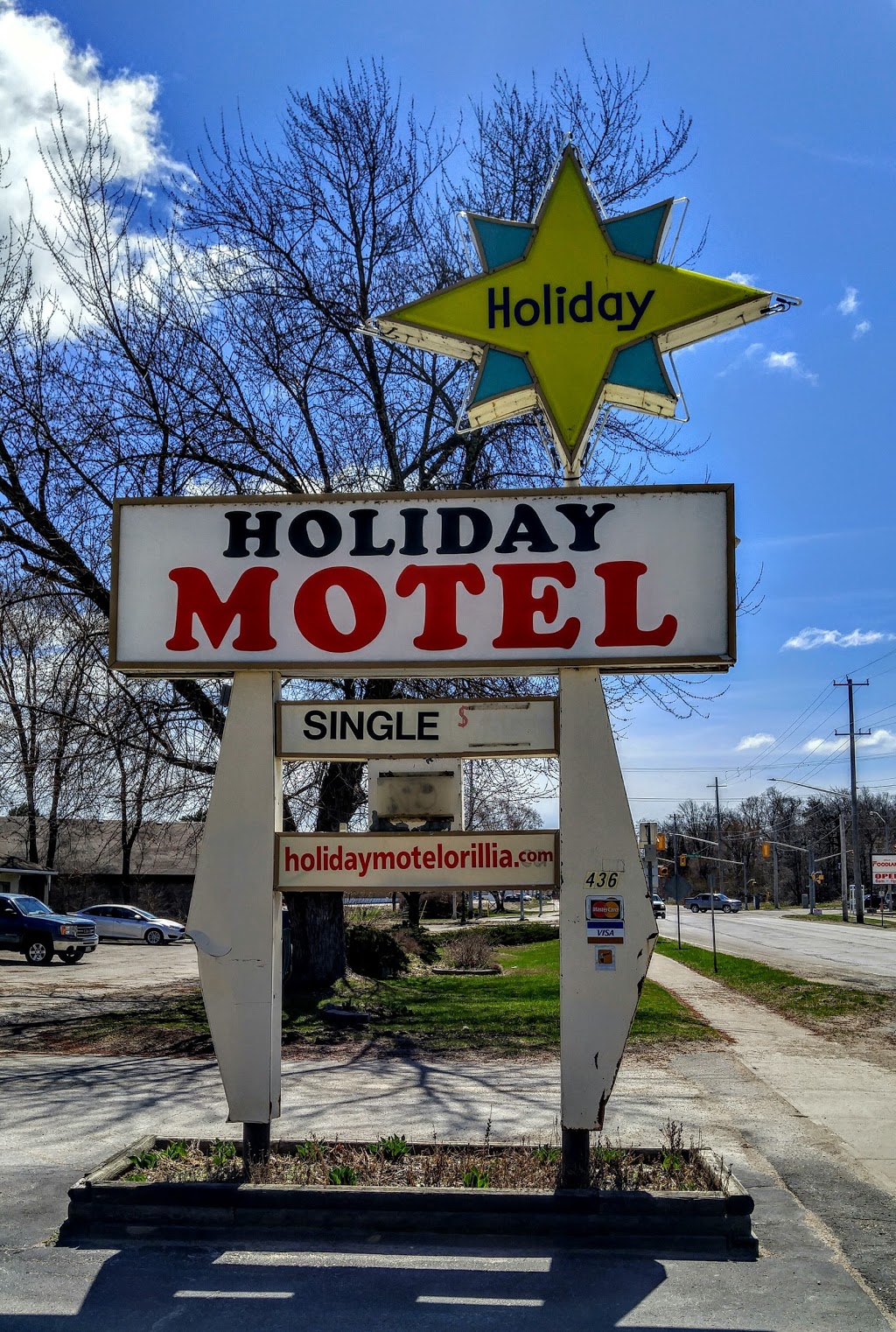 Holiday Motel | 436 Laclie St, Orillia, ON L3V 4P6, Canada | Phone: (705) 325-1316