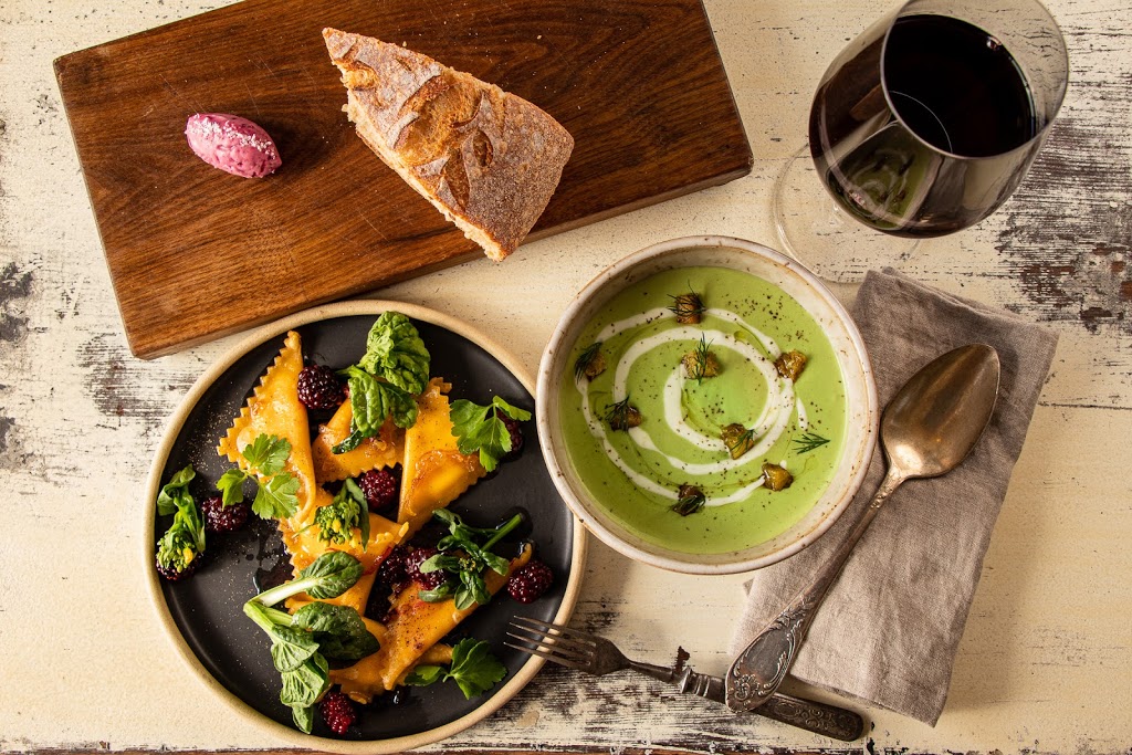 Das Nest | 454 Village Bay Rd, Mayne Island, BC V0N 2J2, Canada | Phone: (250) 539-2081