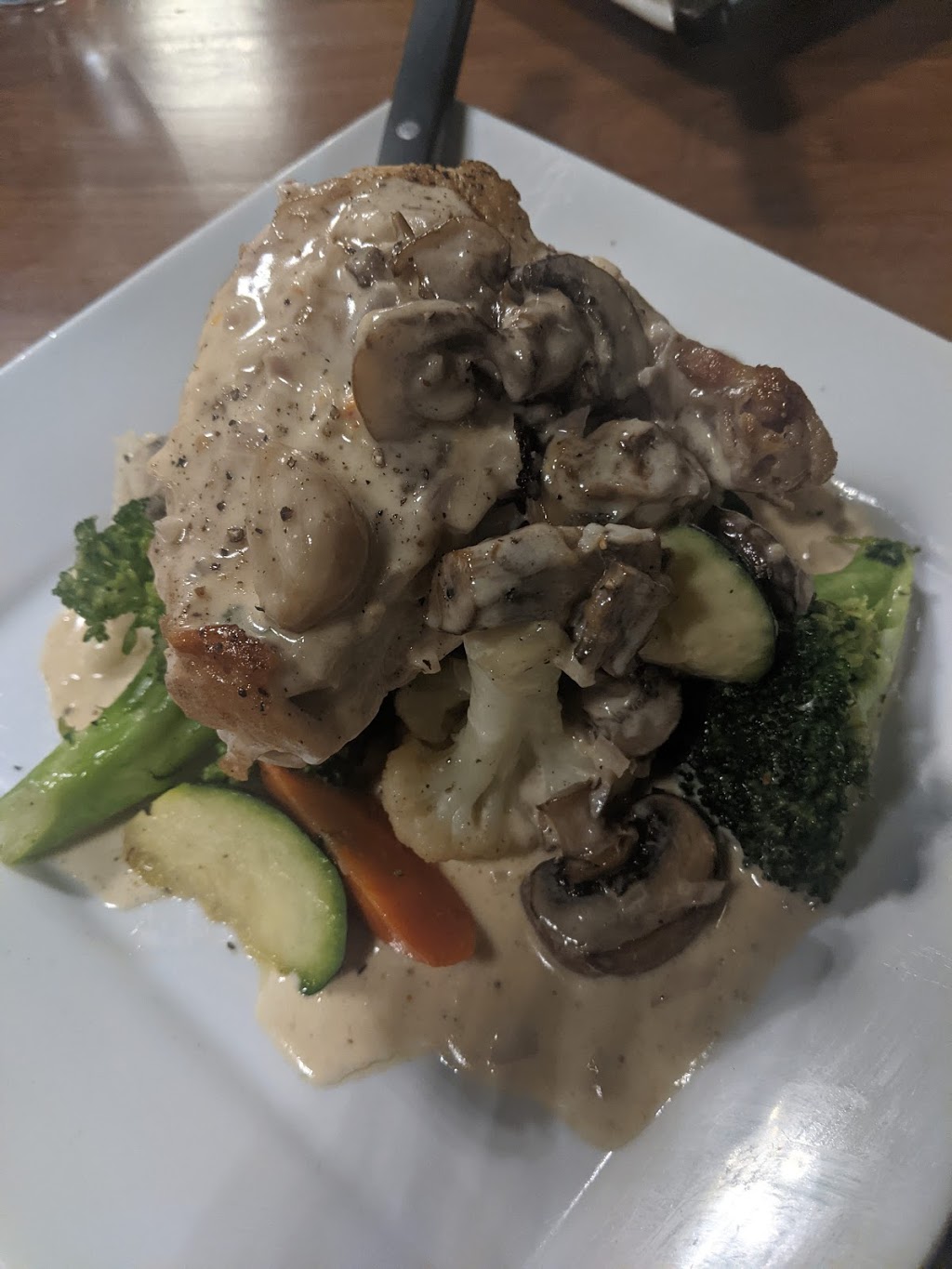 Birdys Fine Casual Dining | 449 Dundas St W, Belleville, ON K8P 1B6, Canada | Phone: (613) 779-0856