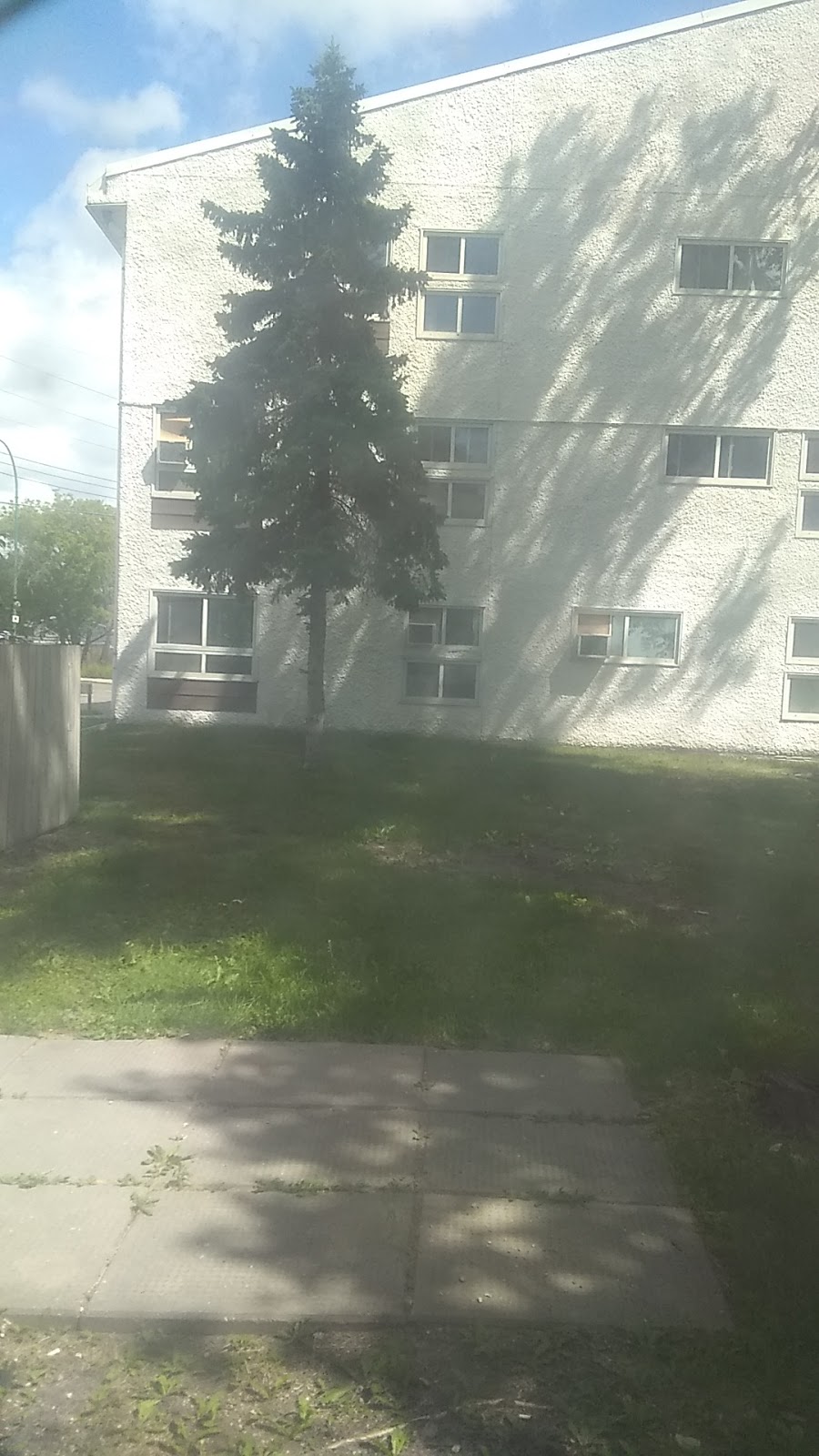 Guest House International | 1-1038 Selkirk Ave, Winnipeg, MB R2X 0C2, Canada | Phone: (204) 515-4786