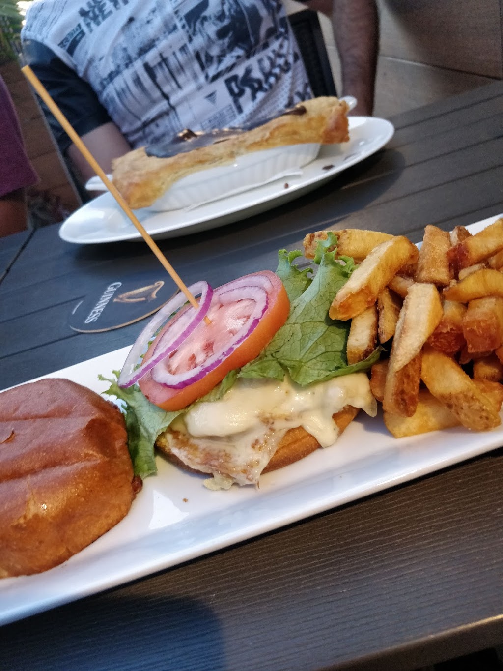 Ned Devines Irish Pub | 575 Ontario St S, Milton, ON L9T 2N2, Canada | Phone: (905) 864-6794