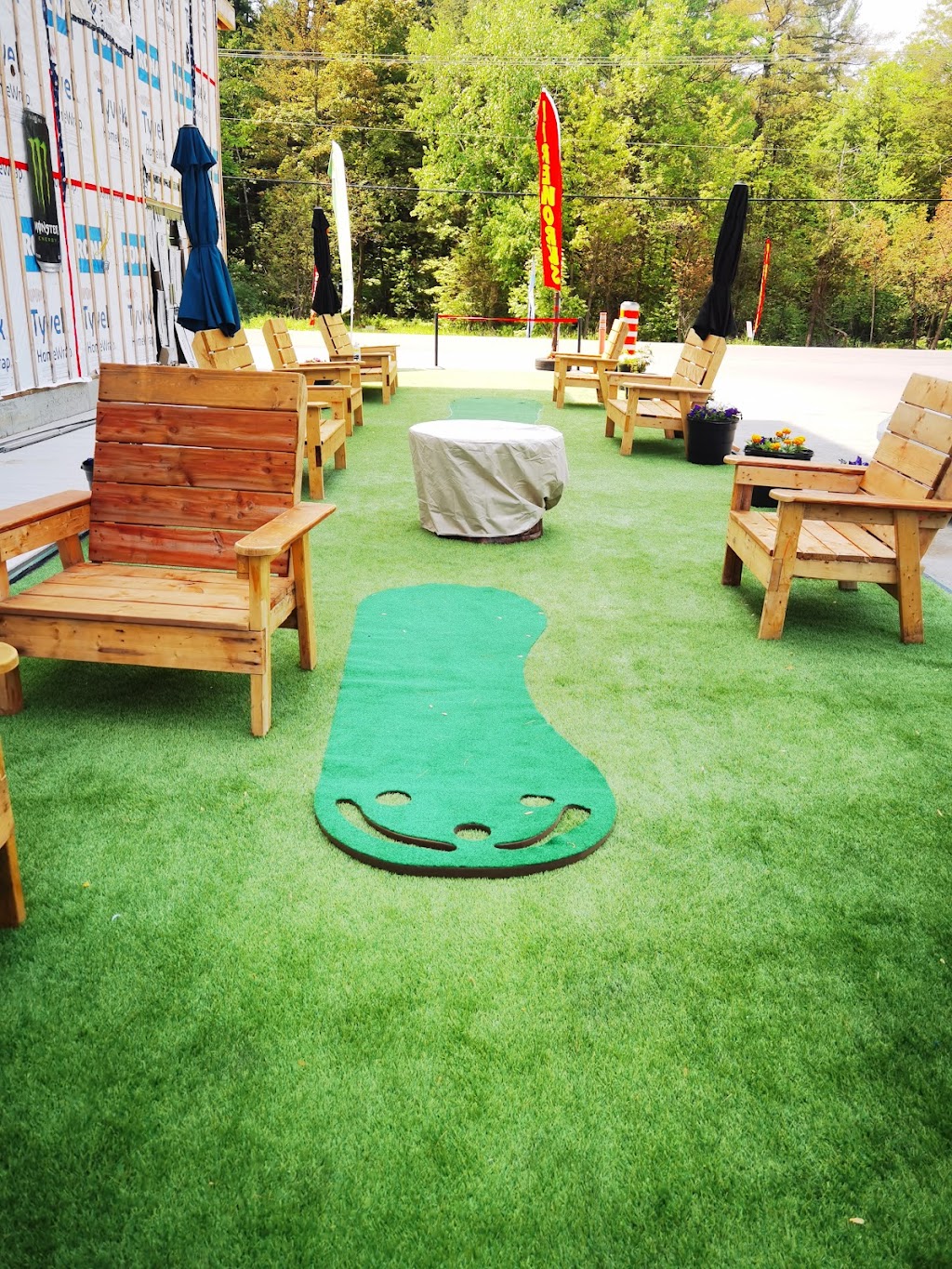 Big chiefs lounge | 445 Rue St Michel, Oka, QC J0N 1E0, Canada | Phone: (450) 560-1246