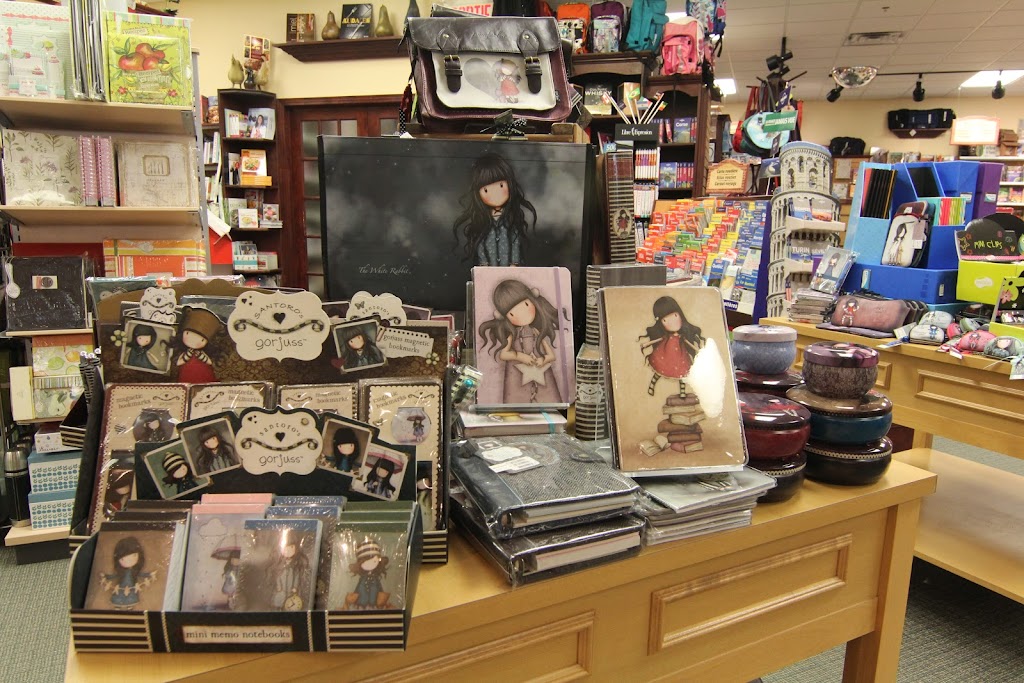 Librairie Harvey DAlma Enr | 1055 Av. du Pont S, Alma, QC G8B 2V7, Canada | Phone: (418) 668-3170