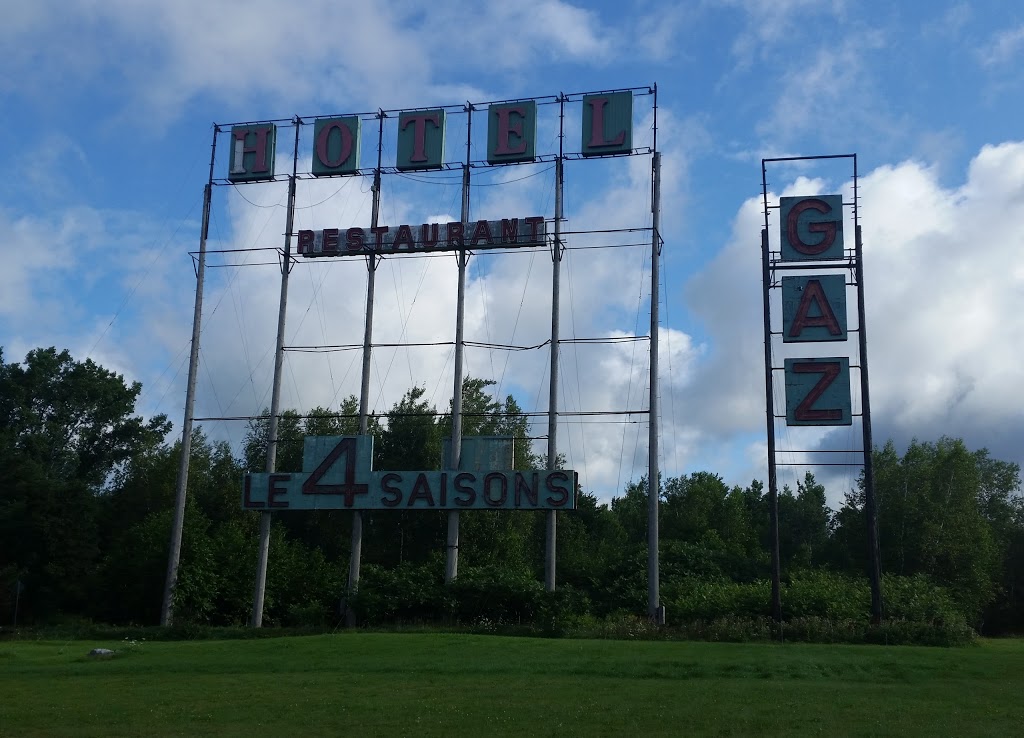 Hotel-Motel Le 4 Saison | 1260 Chemin Quatre Saisons, Notre-Dame-du-Bon-Conseil, QC J0C 1A0, Canada | Phone: (819) 336-3606