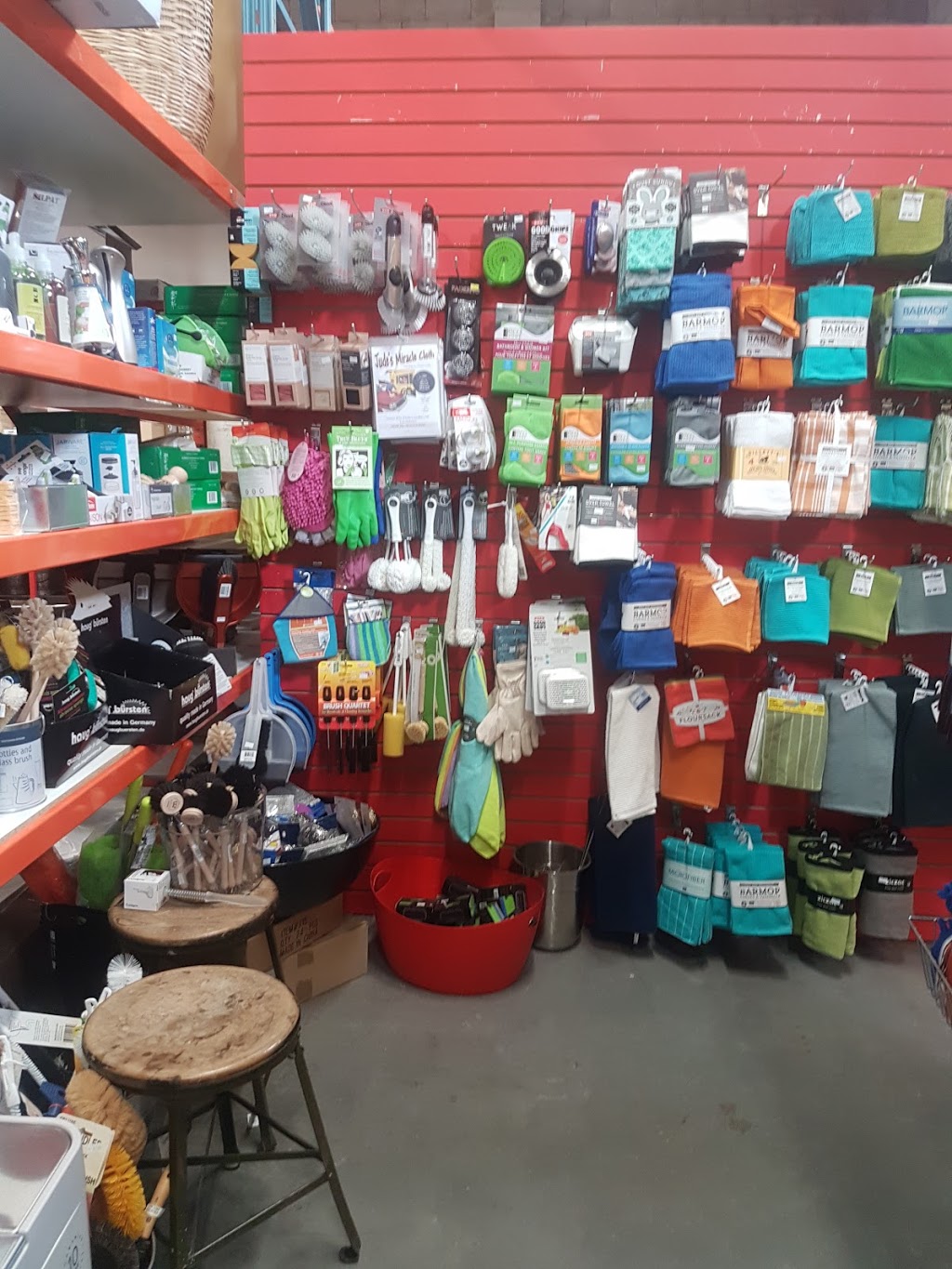 d.a.Niels Gourmet Kitchenware | 485 Berry St, Winnipeg, MB R3J 1N6, Canada | Phone: (204) 953-2345