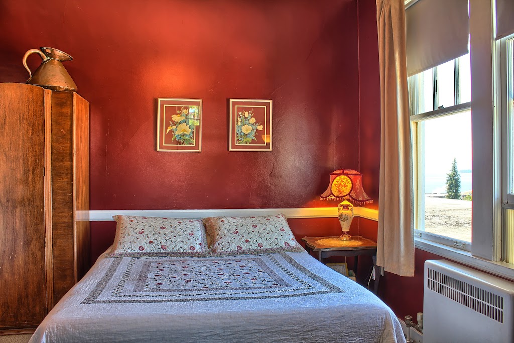The Old Courthouse Inn | 6243 Walnut St, Powell River, BC V8A 4K4, Canada | Phone: (877) 483-4777