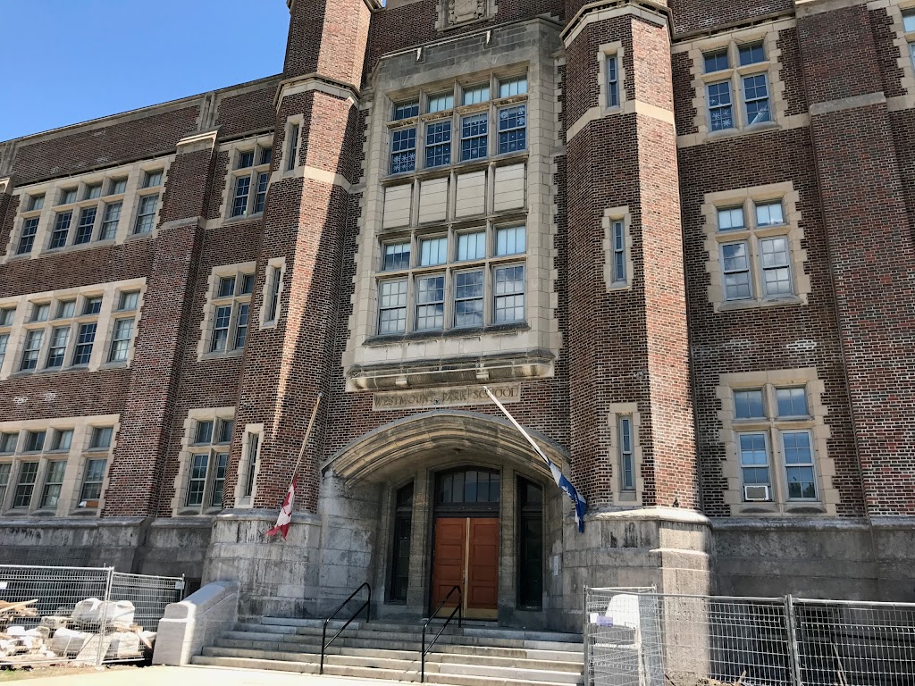 Westmount Park Elementary School | 15 Pl. Park, Westmount, QC H3Z 2K4, Canada | Phone: (514) 935-4388