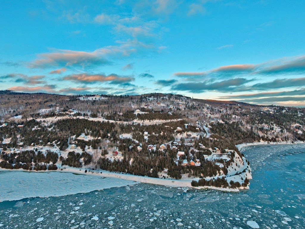 Le Chalet du Breton | 406 Chemin du Cap aux Rets, Baie-Saint-Paul, QC G3Z 1B9, Canada | Phone: (418) 760-8596
