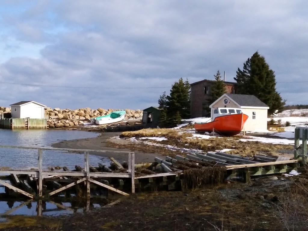 Barrett Bed and Breakfast | 723 Feltzen South Rd, Rose Bay, NS B0J 2X0, Canada | Phone: (902) 640-2111