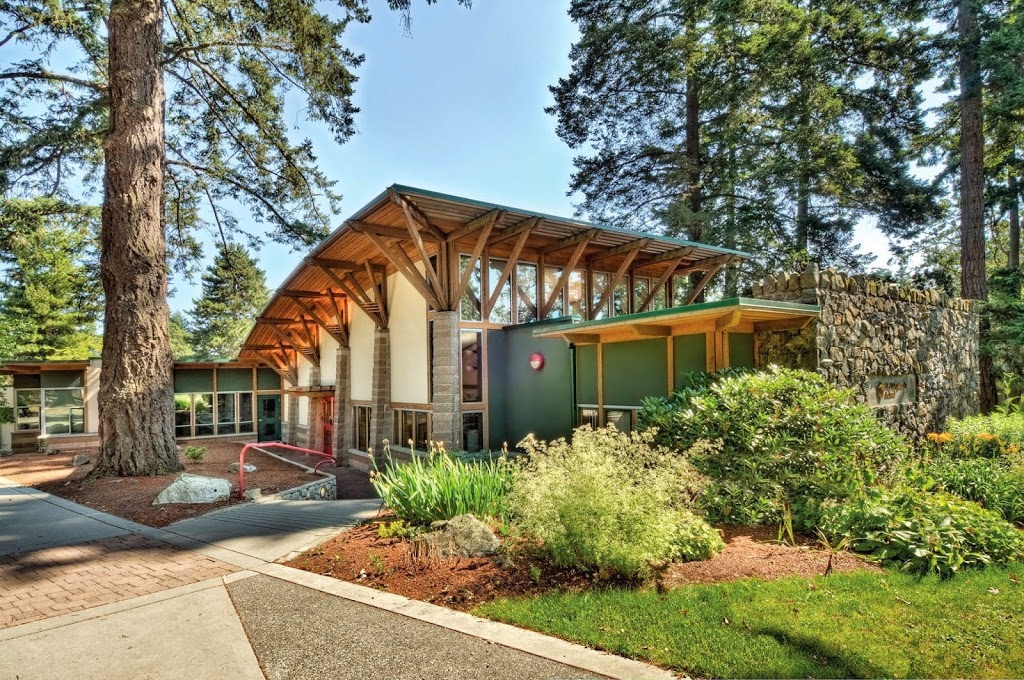 St Margarets School | 1080 Lucas Ave, Victoria, BC V8X 3P7, Canada | Phone: (250) 479-7171