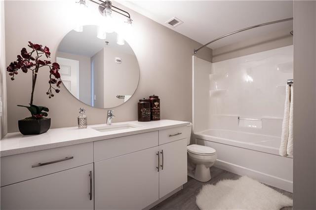 Laraib Realty | 92 Bluemeadow Road, Winnipeg, MB R3Y 0J9, Canada | Phone: (204) 296-2686