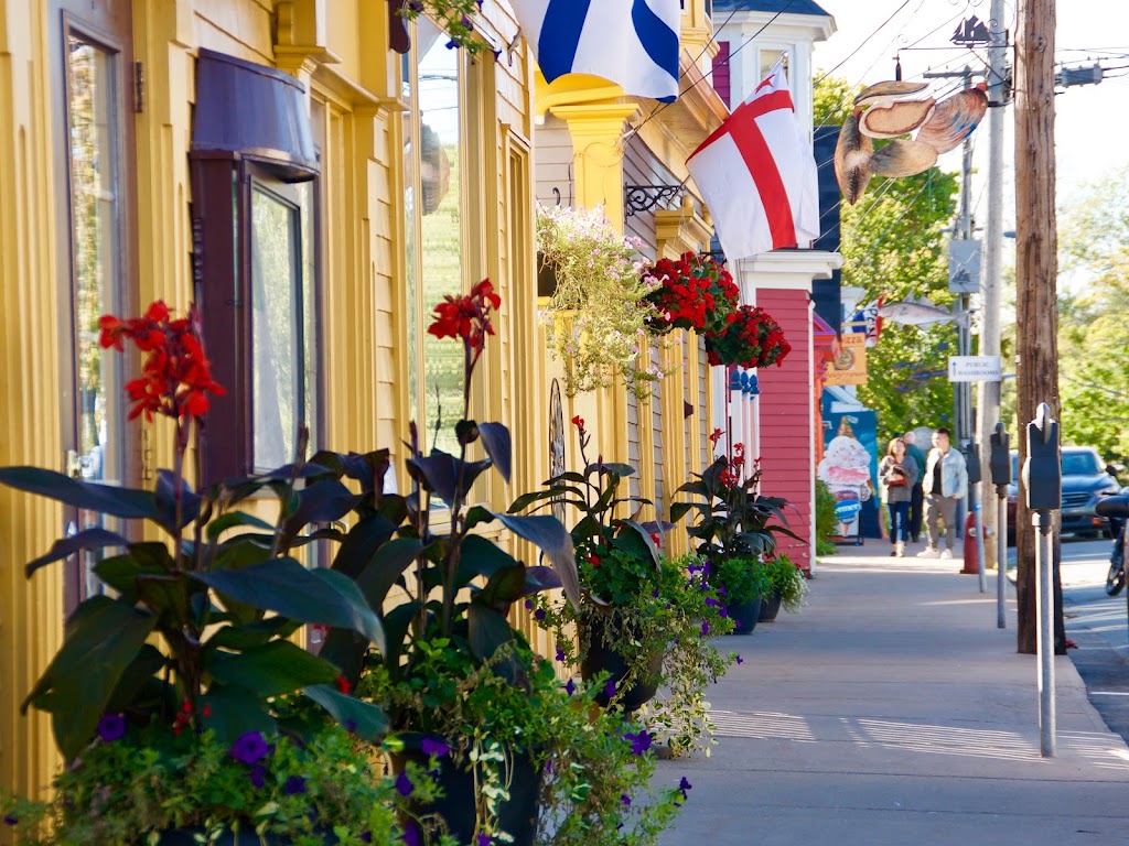 Rum Runner Inn | 66 Montague St, Lunenburg, NS B0J 2C0, Canada | Phone: (902) 634-9200