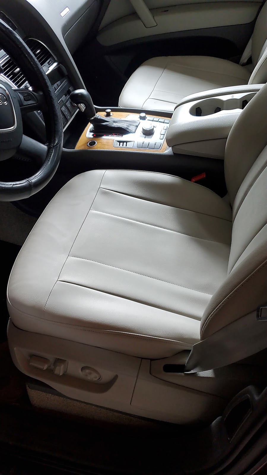 Ravi Upholstery | 7581 123a St, Surrey, BC V3W 9P6, Canada | Phone: (778) 688-7896