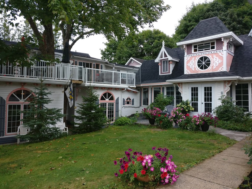 Gingerbread House Inn | 8 Robie Tufts Dr, Wolfville, NS B4P 1X1, Canada | Phone: (902) 542-1458