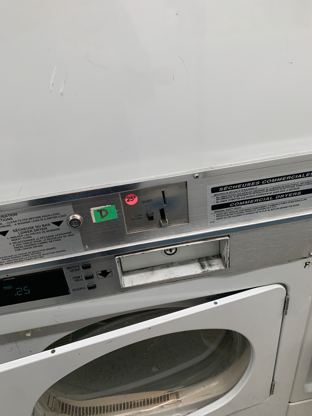 Buanderie du Parc (Laundromat) | 3486 Av du Parc, Montréal, QC H2X 2H7, Canada | Phone: (514) 903-4352