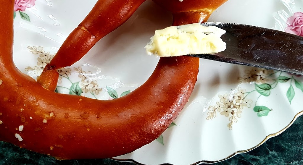 Pretzel Shack | 4305 50 St Ste 103, Stony Plain, AB T7Z 1L5, Canada | Phone: (780) 968-4729