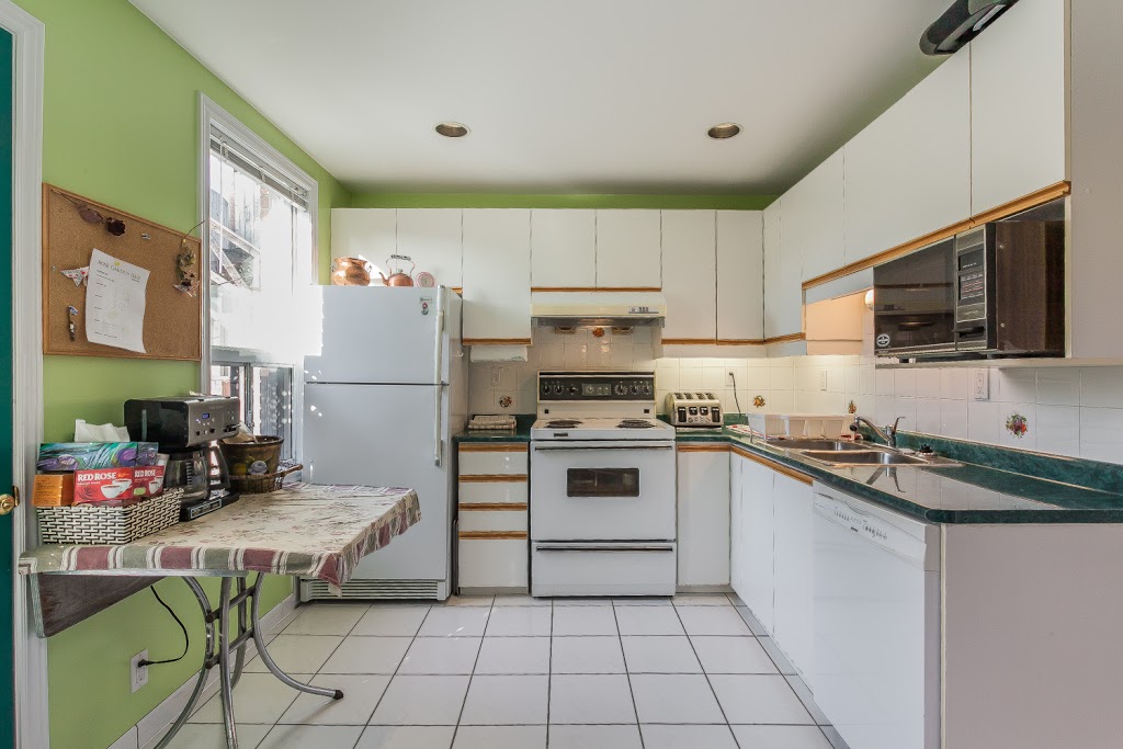 Rose Garden B&B | 1030 Bathurst St, Toronto, ON M5R 3G7, Canada | Phone: (416) 898-0746