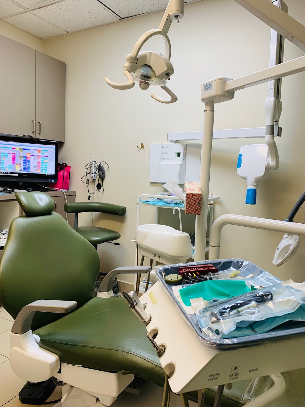 Dr. Hassan El-Awours Dental Office Mississauga | 377 Burnhamthorpe Rd E #121, Mississauga, ON L5A 3Y1, Canada | Phone: (905) 275-3368