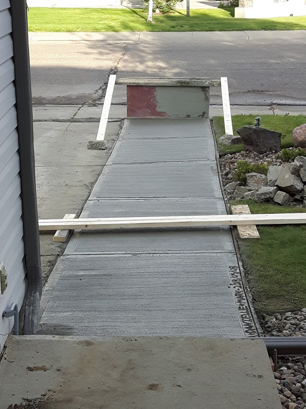 Mini Batch Concrete Inc | 2712 Yellowhead Trl NE, Edmonton, AB T6S 1C2, Canada | Phone: (780) 472-7011