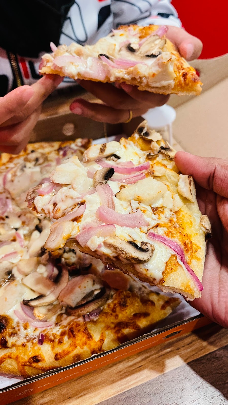 Pizza Pizza | 933 Bank St, Ottawa, ON K1S 3W5, Canada | Phone: (613) 737-1111